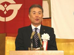 あいさつを述べる鈴木市長