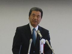 あいさつを述べる古澤町長