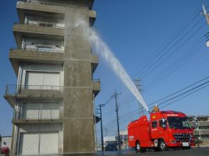 放水銃による放水