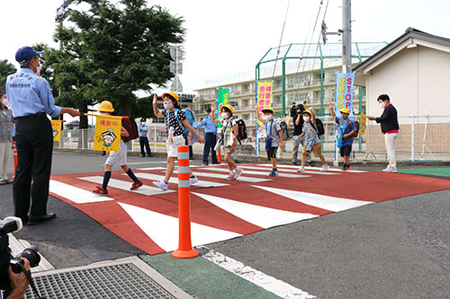 栃木中央小学校そばのスムーズ横断歩道