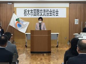 総会会場で挨拶