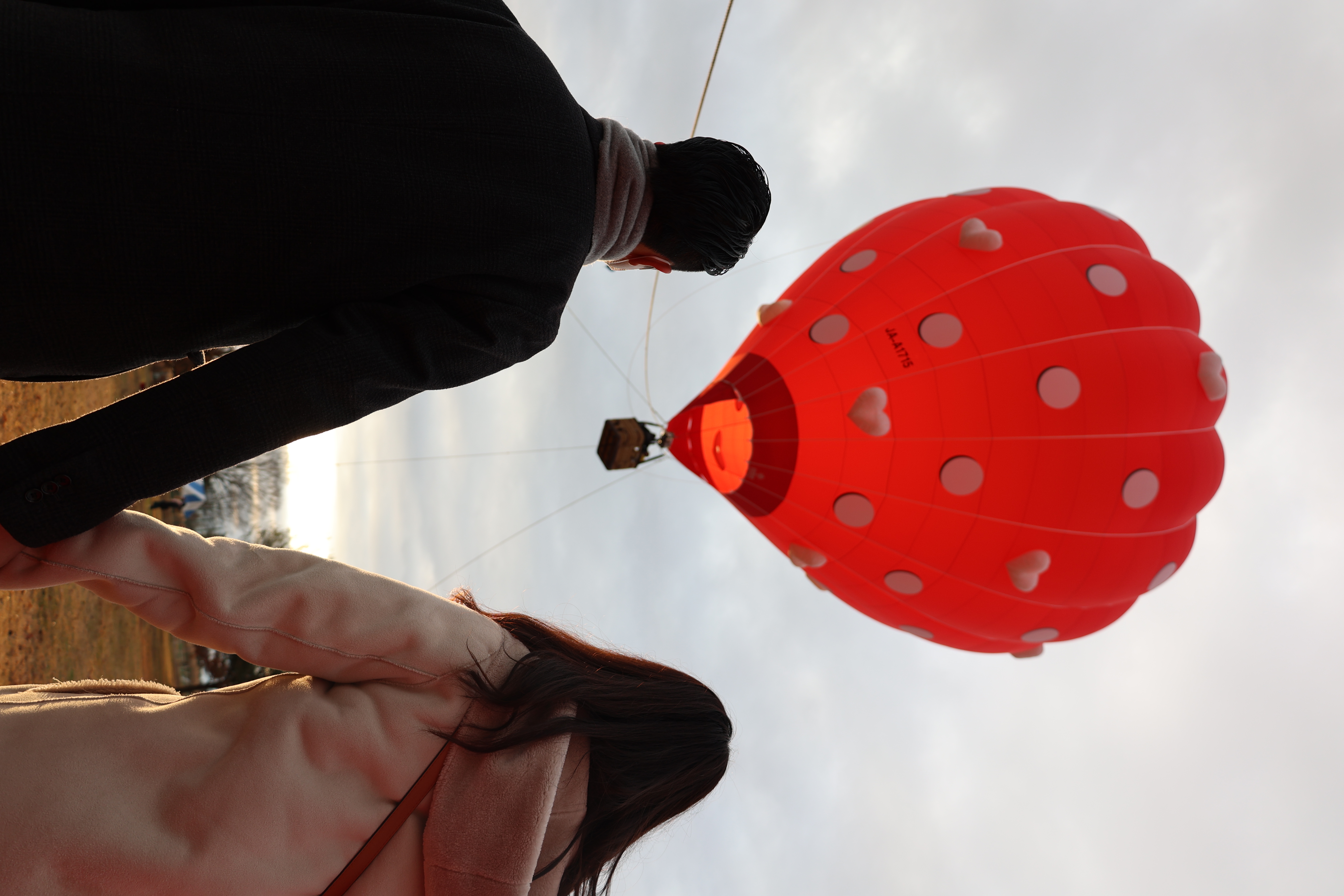 熱気球とカップル