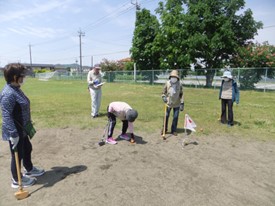 グラウンドゴルフ岩舟校１回目の様子