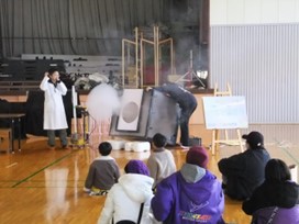 サイエンスショー空気砲の様子