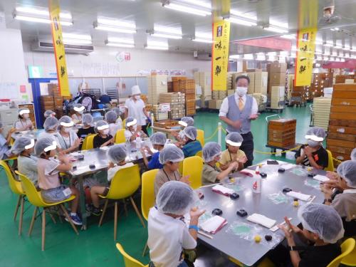 和菓子作り体験の様子です