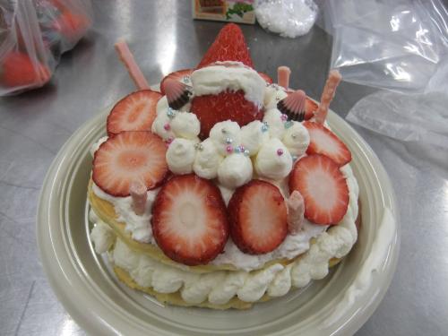 ホットケーキで作ったクリスマスケーキです