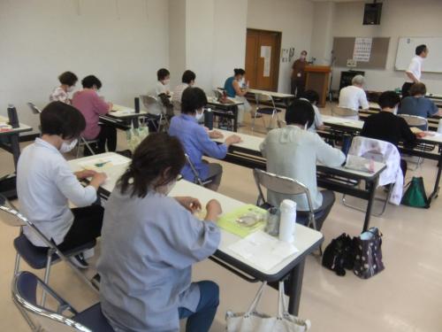 マジックのタネを作成している様子です