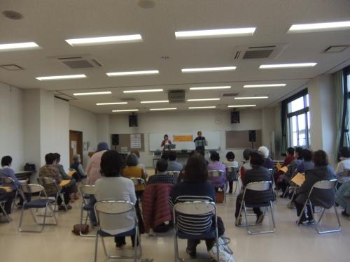 オカリナの演奏を聴いています