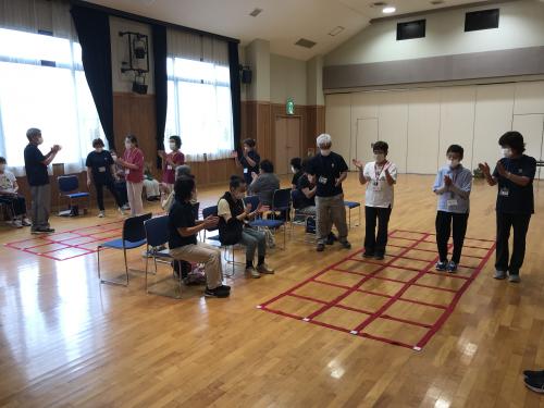 ふまねっと運動をしている様子です