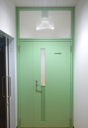 仮眠室ドア