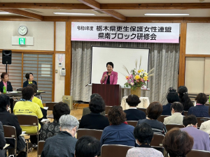演台で挨拶