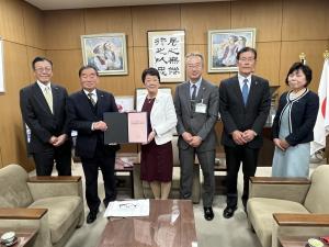 提言書手交式写真