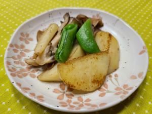 スナップえんどうと新じゃがのレモンバターソテー