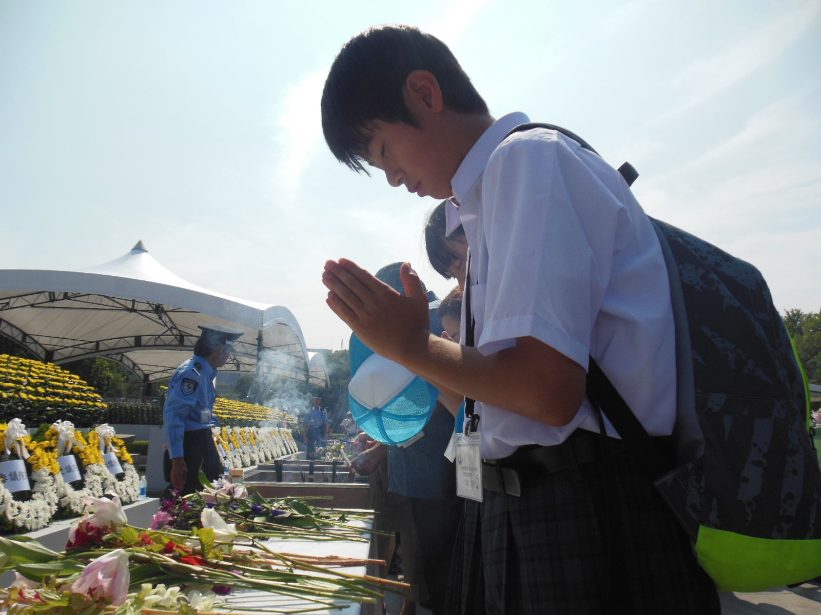 平成27年平和記念式典献花の画像