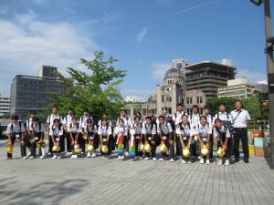 原爆ドーム前にて