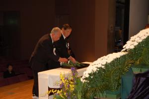 献花　正副議長