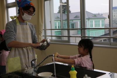 片づけている写真