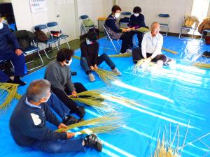 しめ縄作りの様子1