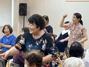 歌に合わせてリズム運動もやりました。