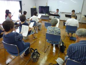 オカリナ演奏と合唱の様子