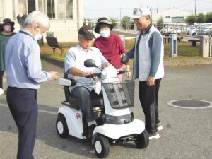 電動シニアカーにのってみよう