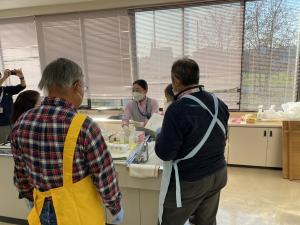 先生の話をよく聞いて