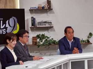 二人のアナウンサーと一緒に生出演