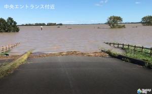 下宮橋が水没した中央エントランス付近の画像