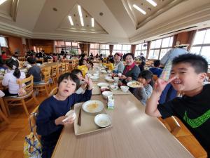 みんなで残さず給食たべました