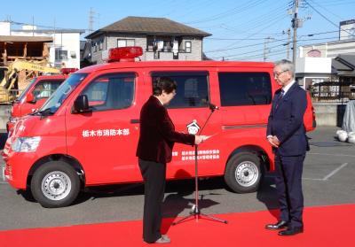 大川市長から危険物保安協会長に感謝状が贈呈される写真