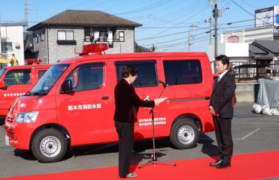 大川市長から防火管理者協会長に感謝状が贈呈される写真