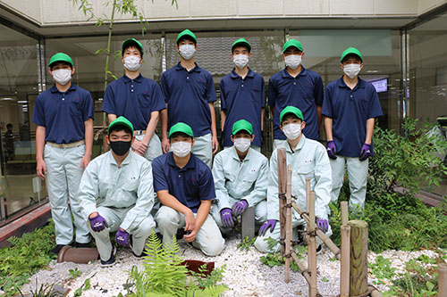 栃農庭園の手入れを行った栃木農業高校の生徒の皆さん