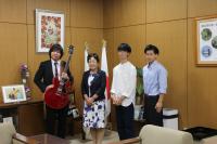 新たに栃木市魅力発信大使としてミュージシャンのショーノマーシー氏とハローコヒーの代表2名