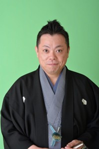 古今亭志ん丸さんの正面写真